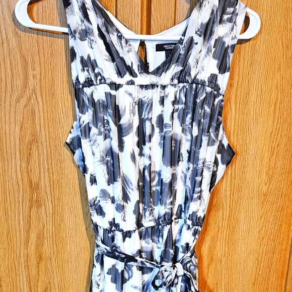 Simply Vera Dress - Picture 1 of 4